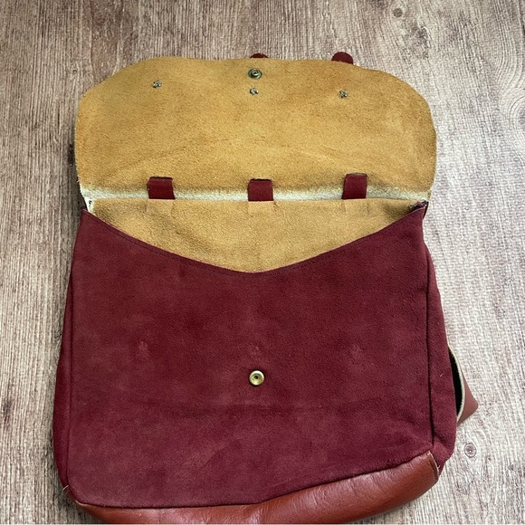 Deadstock Vintage 70s Maroon Leather & Suede Buckle Front Shoulder Purse - Picture 3 of 6